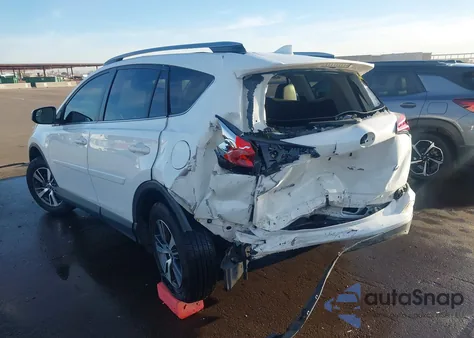 2017 Toyota Rav4 Xle z USA, uszkodzony, nr VIN JTMWFREV0HJ101479